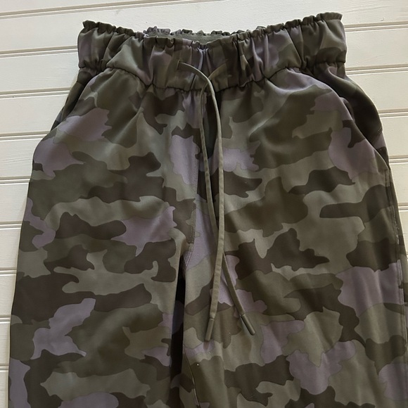 LULULEMON womens size 2 “Keep Moving” 7/8 high rise - Picture 4 of 7